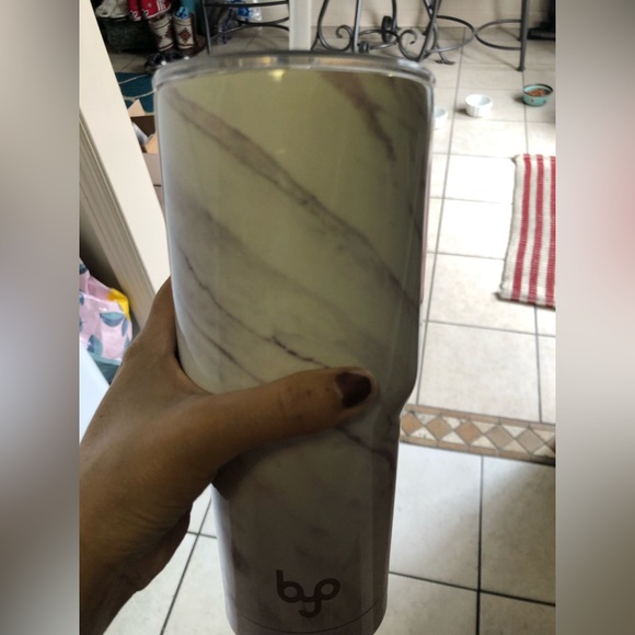 EUC huge hydro flask - Picture 3 of 9